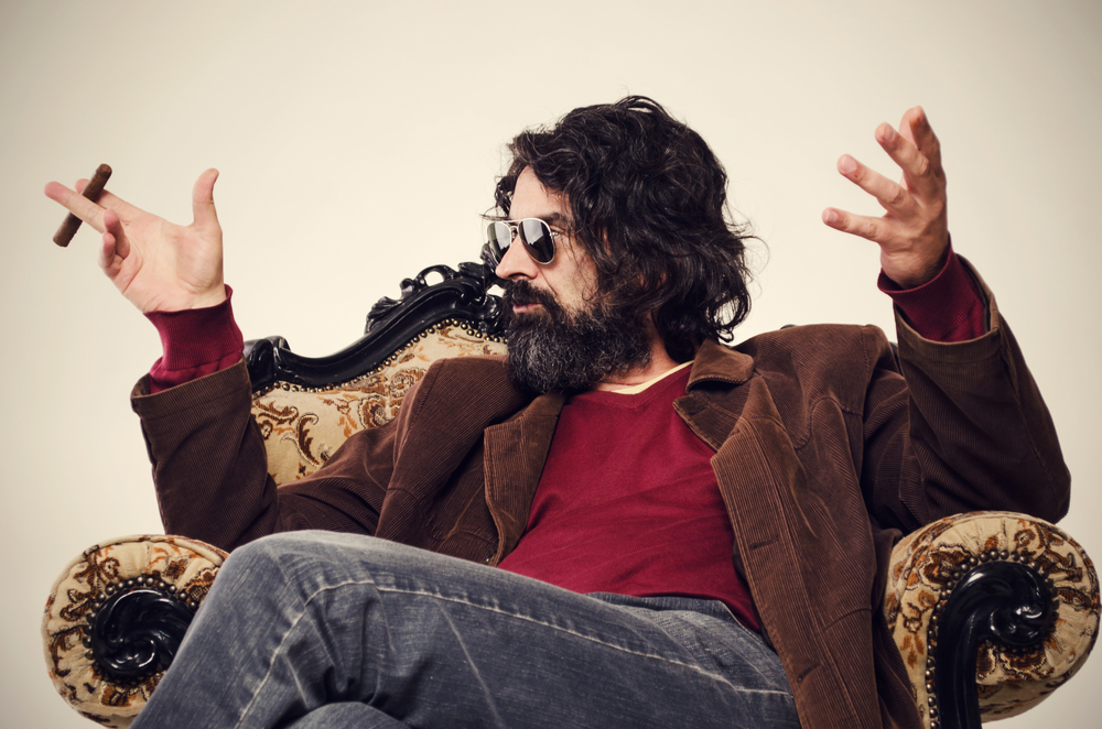 The Art of Conversation: Bonding Over Cigars in Miami’s Clubs