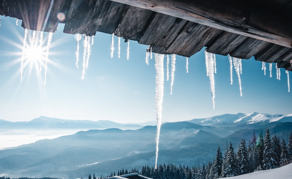 Heat Expands, Cold Contracts: How Temperature Swings Stress Your Roof